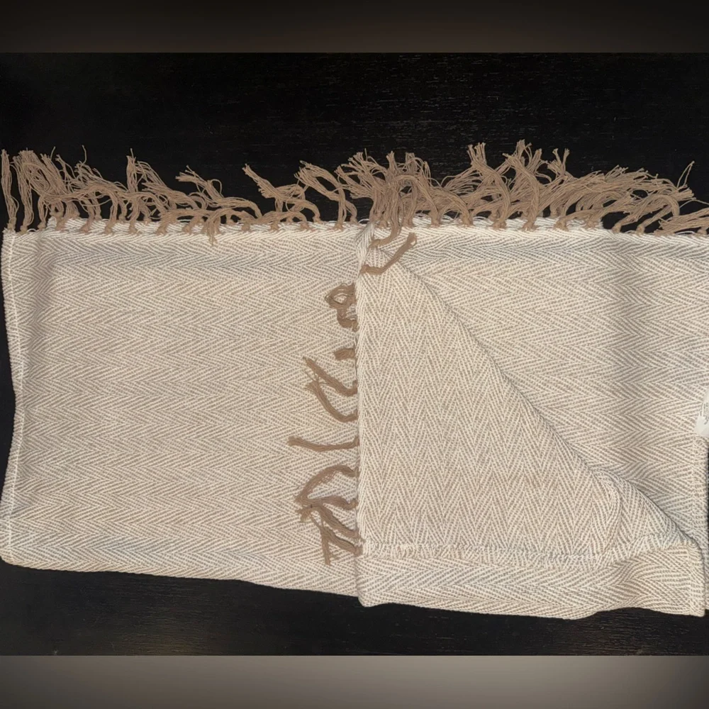🍂Parkland Collection Beige Herringbone Throw Blanket🍂